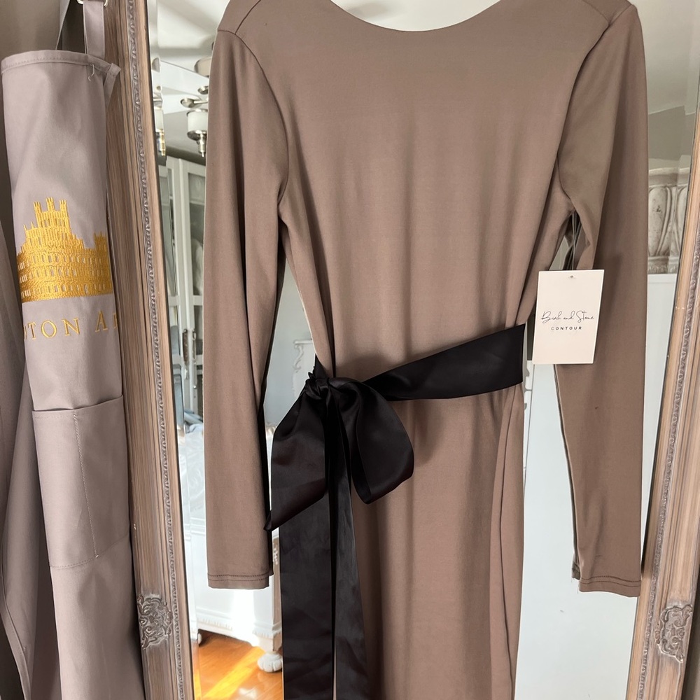Fitted taupe scoop back midi dress